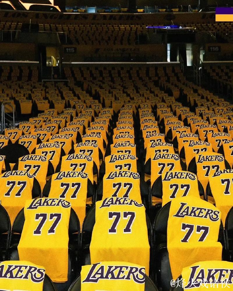 东契奇45+11+13全场制霸,库里26+10无力回天,独行侠力克勇士 东契奇45+11+13全场制霸,库里26+10无力回天,独行侠力克勇士