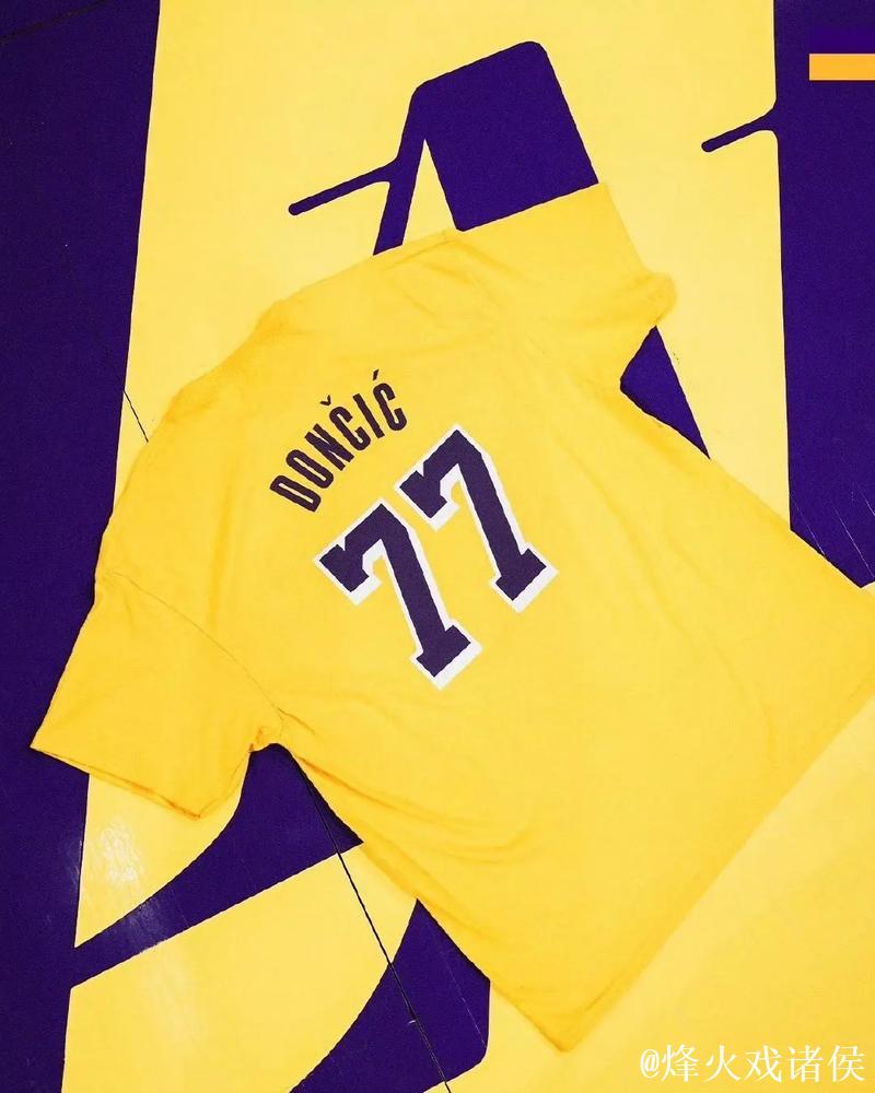 东契奇45+11+13全场制霸,库里26+10无力回天,独行侠力克勇士 东契奇45+11+13全场制霸,库里26+10无力回天,独行侠力克勇士